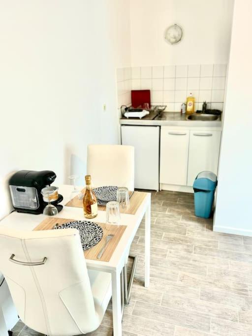Superbe Appartement Tres Calme Et Confortable Reims Exterior foto